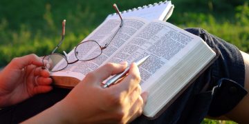 Top 12 Amazing Benefits Of Bible Reading