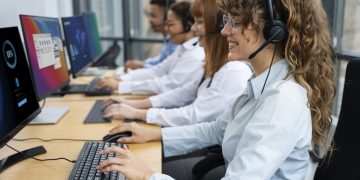 Role of outbound call centre services in BPO