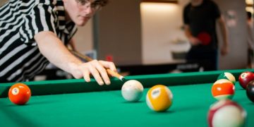 What can a intermediate pool player use a cue